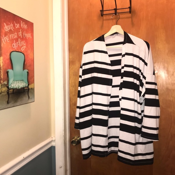 Set of 2 lightly loved cardigan over pieces. 3xl - Picture 2 of 6